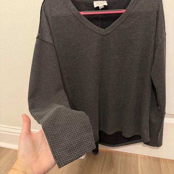 ANDREE BY UNIT Charcoal V-Neck Waffled Shirt - Picture 3 of 6